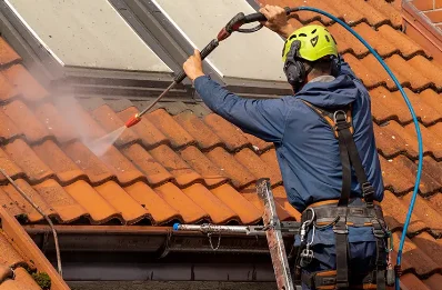 Démoussage et hydrofuge de toiture à Sainte-Hélène